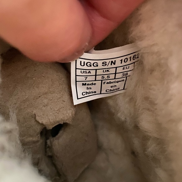 UGG Bailey Button II tan - Picture 11 of 12